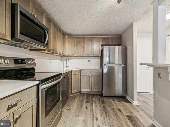 241 S 6th St APT 304F, Philadelphia, PA 19106