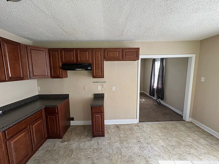 149 E McKellar Ave — Photo 2