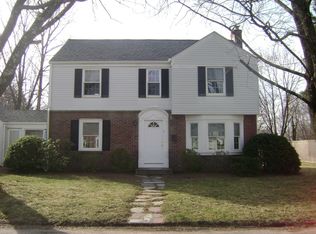 6 Mayfair Dr, Rumford, RI 02916