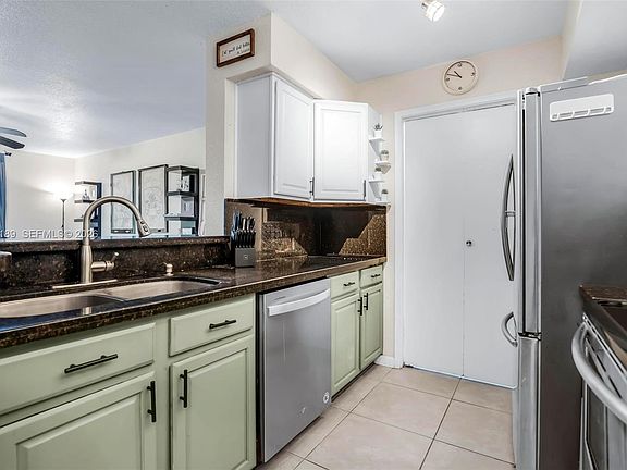 5th image of 875 Riverside Dr APT 712
