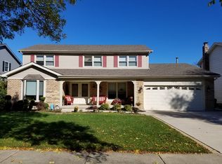 720 S Point Dr, Schaumburg, IL 60193