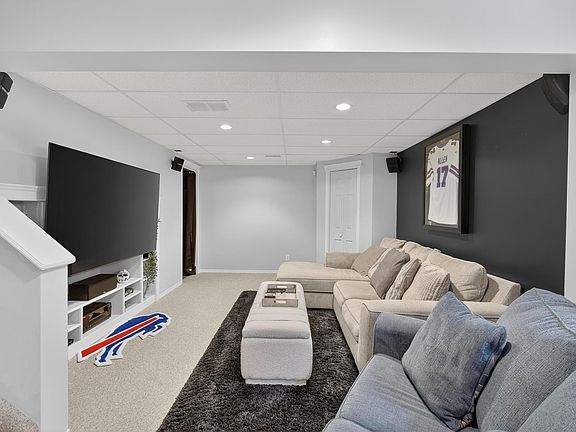 4th image of 67 Summerfield Point E