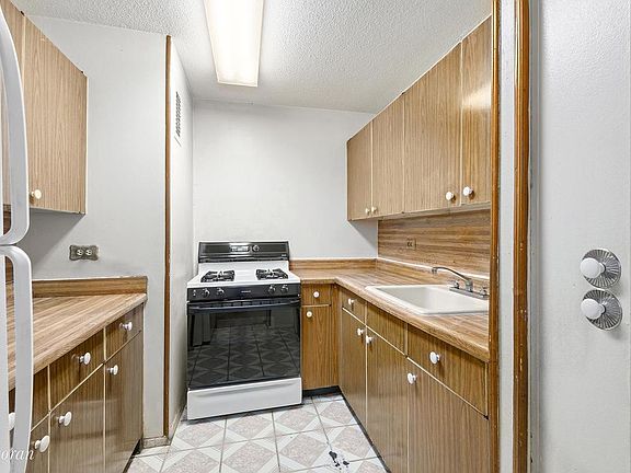 3rd image of 80 Gold St #11J