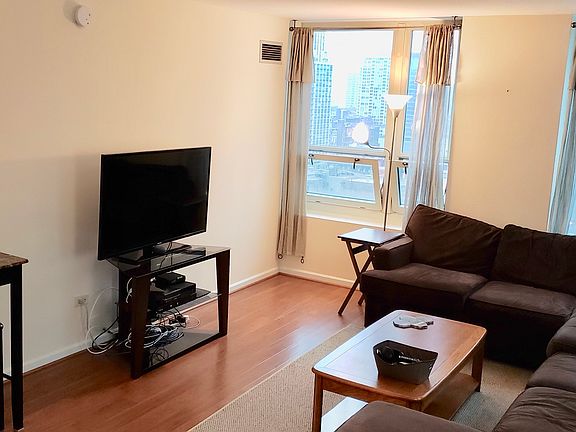 3rd image of 345 N La Salle Dr APT 1803