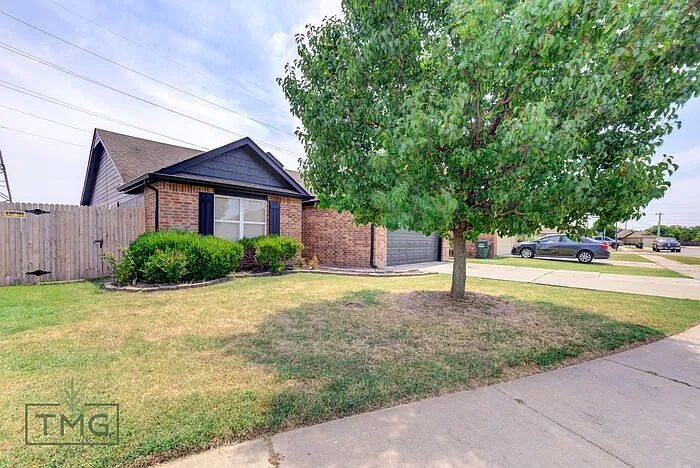 3 bed, 2.0 bath, 1464 sqft, $1,850 — Photo 2