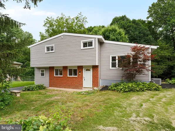 917 Flora Ln, Upper Chichester, PA 19061