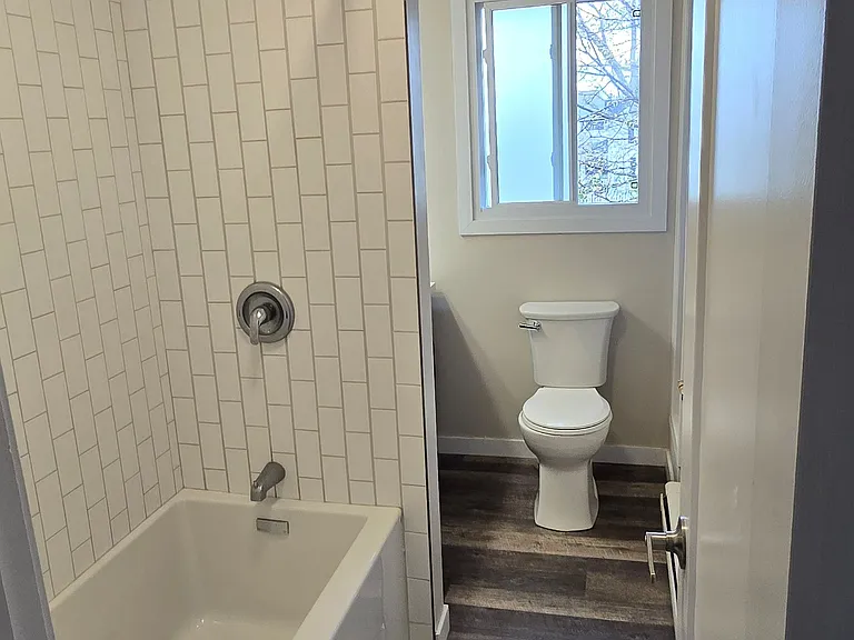 119 Louisa St — Photo 12
