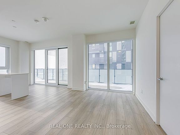 5th image of 8 Tippett Rd #1012