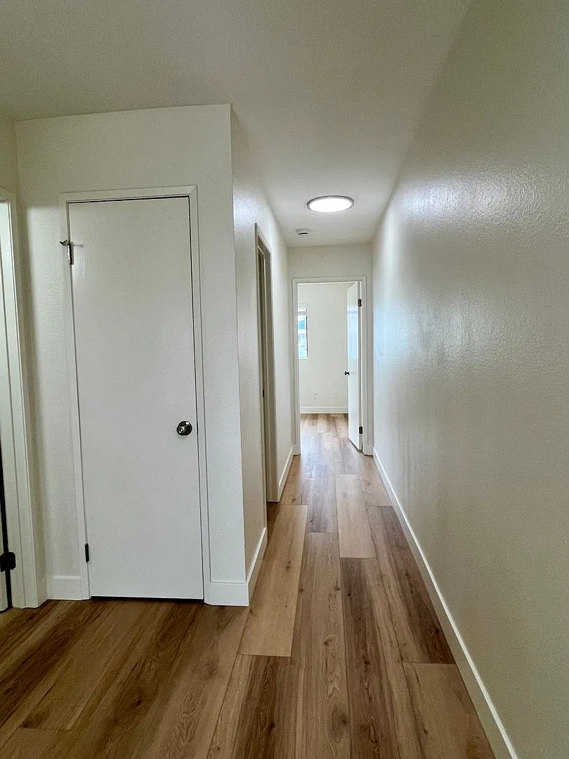 Ocean Beach remodeled 3 bedroom 2.5 bath Townhome — Photo 1