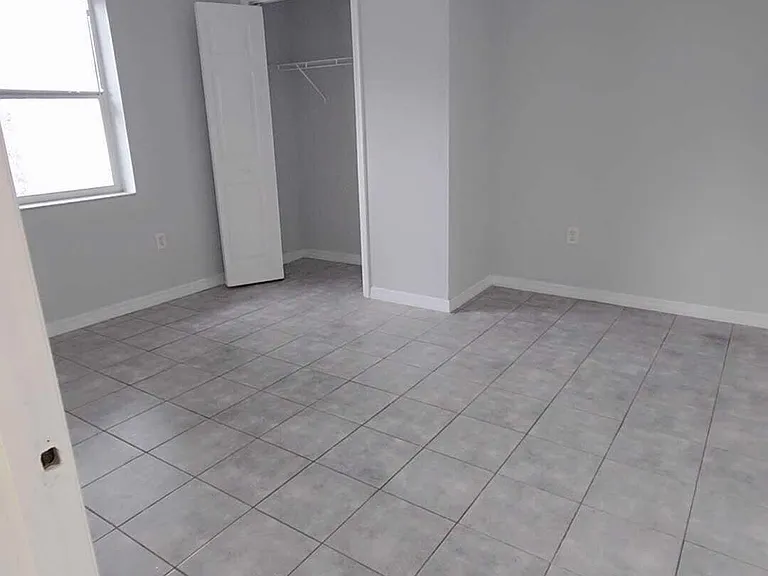 621 NW 5th Ave #4 — Photo 2