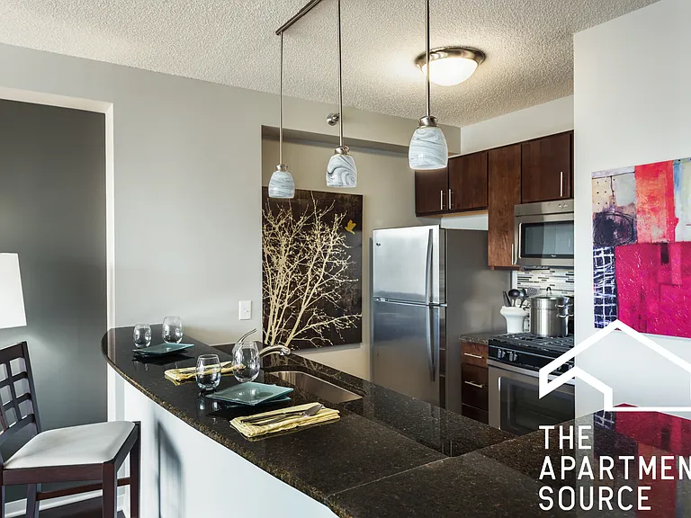 345 E Ohio St #1BR1BA — Photo 2
