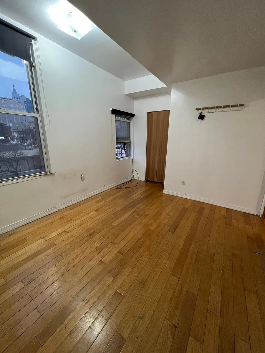 Building Photo - 1237 Vine St #2