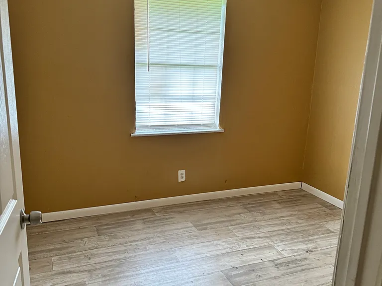 307 Greenwood Dr — Photo 4