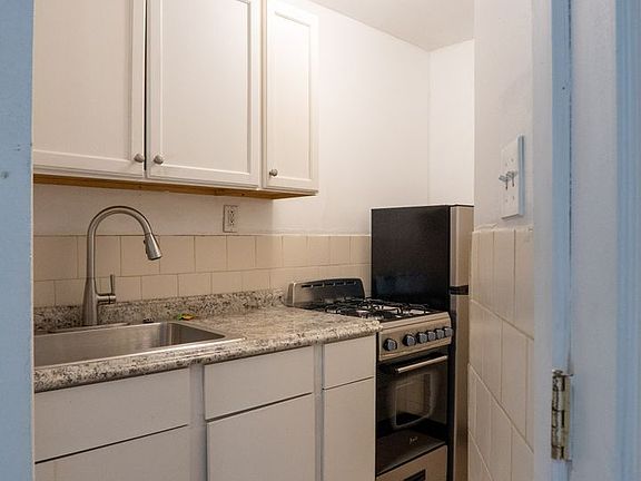 5th image of 633 Dudley St #1F
