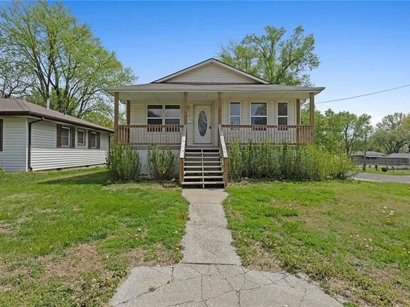 526 S 2nd St, Odessa, MO 64076