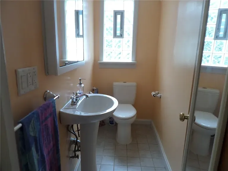 218 E 35th St — Photo 14