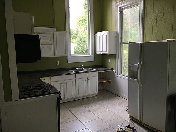5th image of 445 New Market St