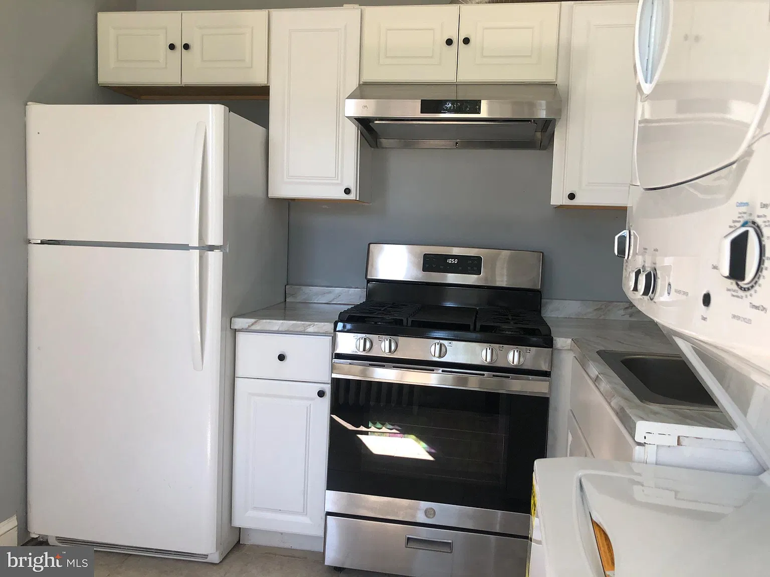 2 bed, 1.0 bath, 1100 sqft, $1,800 — Photo 4