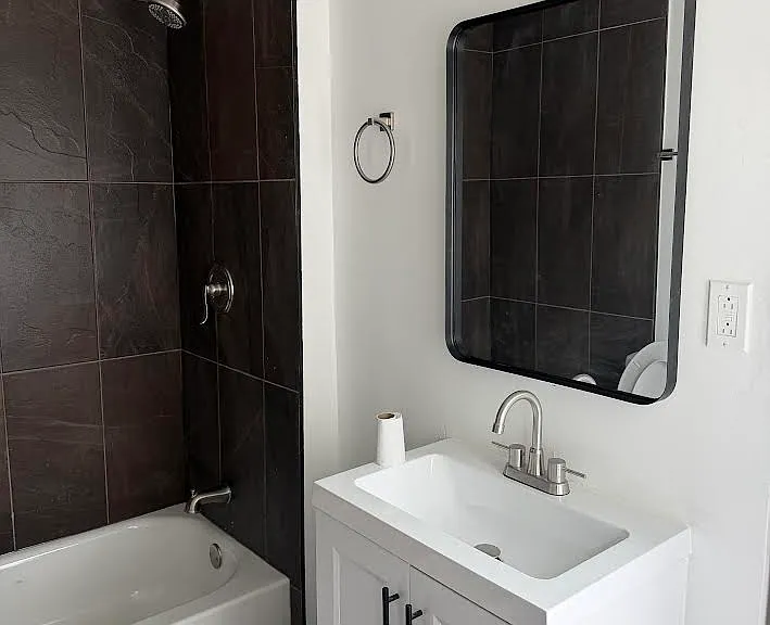 124 W College St #7 — Photo 2