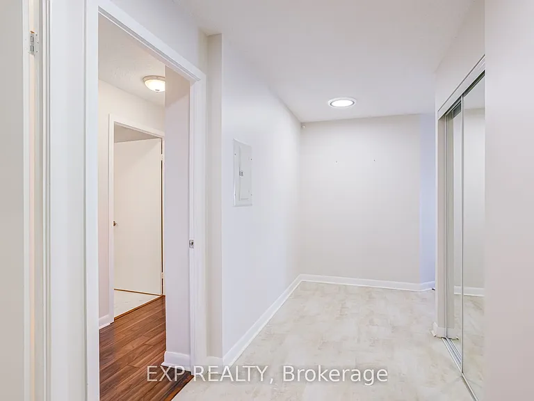 210 Victoria St #Penthouse 09 — Photo 3