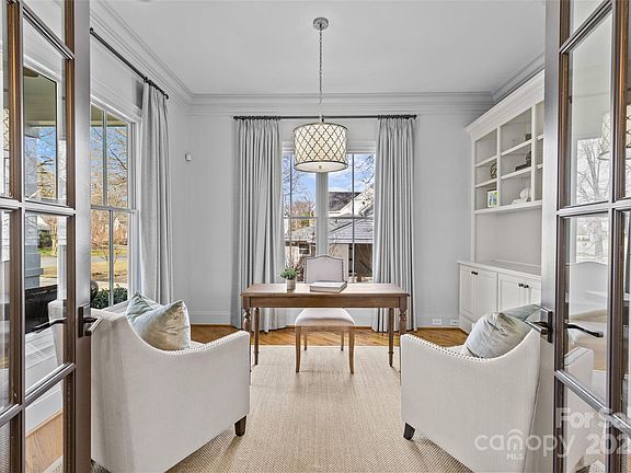 5th image of 228 Heathwood Rd