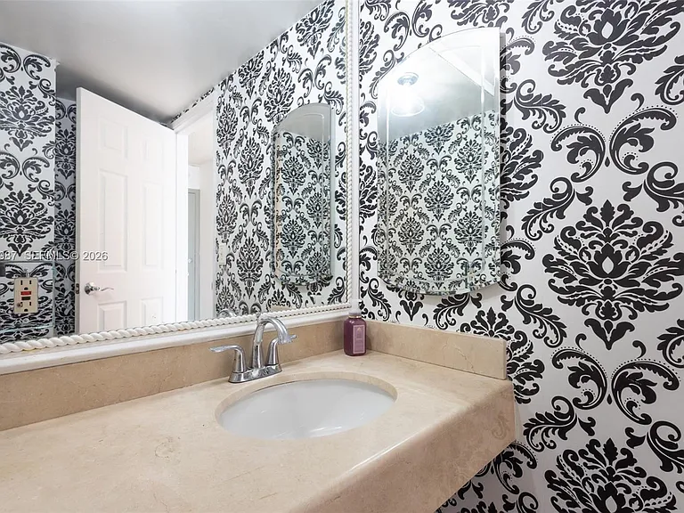 6770 Indian Creek Dr #7B — Photo 30