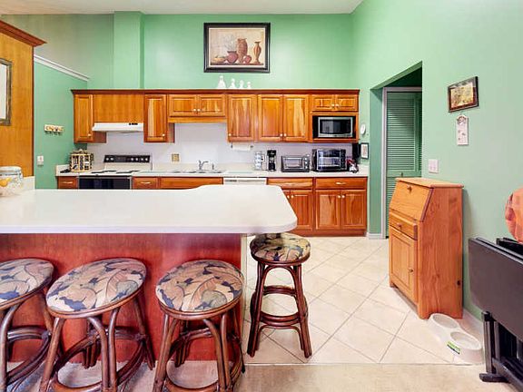 4th image of 664 Centre Ct SW Unit 11-D