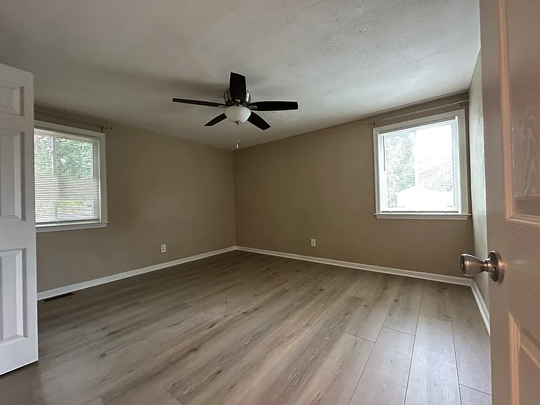 425 Hopkins Rd — Photo 5