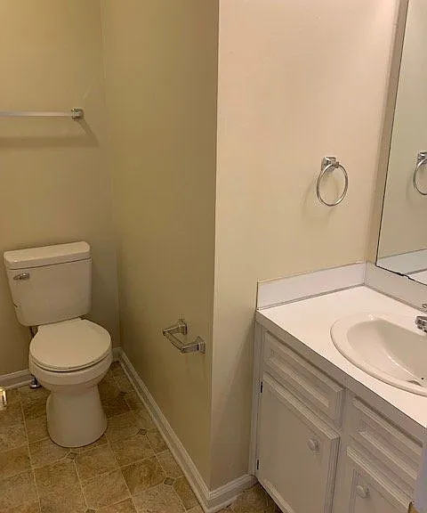 3935 Sterling Pointe Dr — Photo 10
