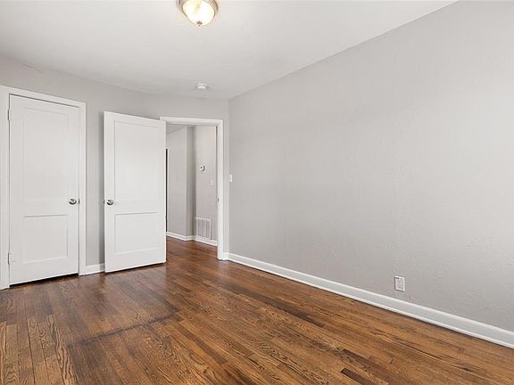 3rd image of 3919 SE 10th Pl