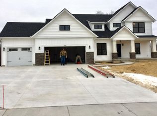 2332 Knapp Forest Ct, Grand Rapids, MI 49525