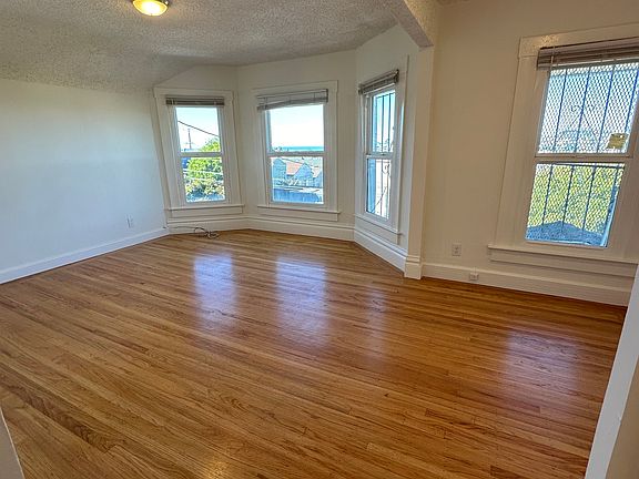 2nd image of 179 Peoria St #B