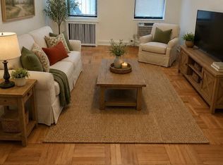 235 E 46th St APT 4B, New York, NY 10017