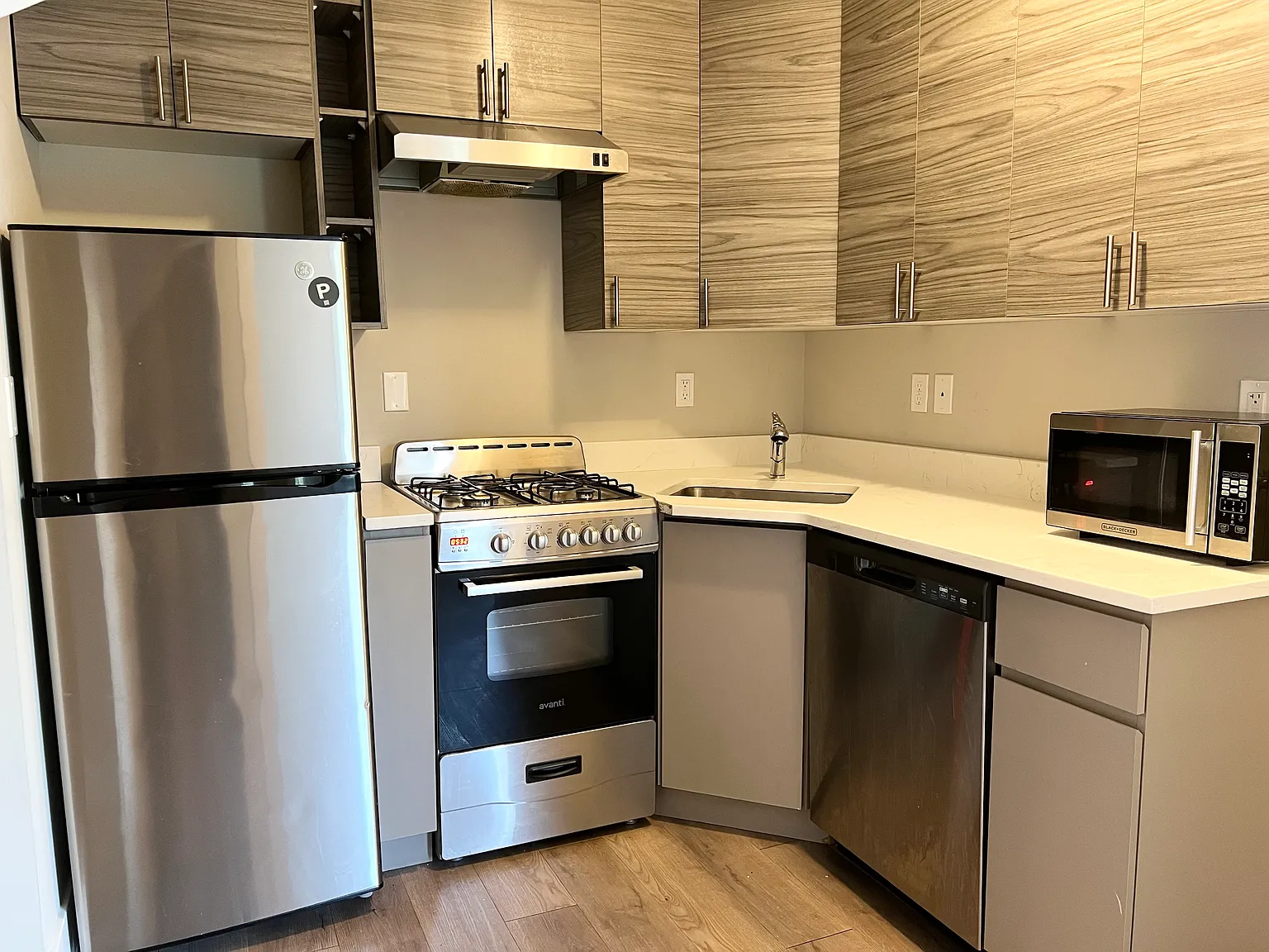 1 bed, 566 sqft, $1,798 — Photo 1