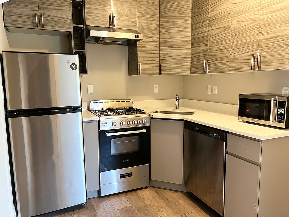 1st image of 126 Henry St APT 3