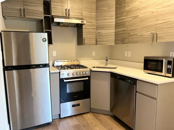 126 Henry St APT 3, Stamford, CT 06902