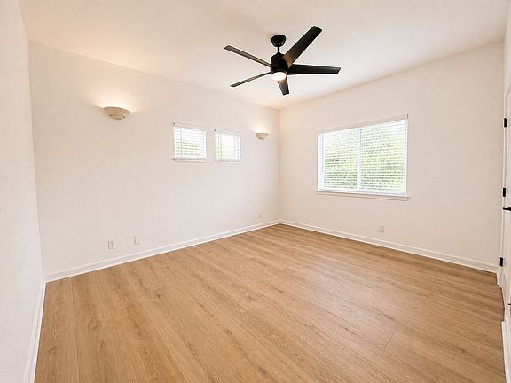 5th image of 3300 Kim Ln