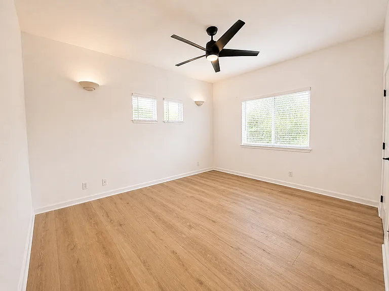 920 Keith Ln — Photo 24
