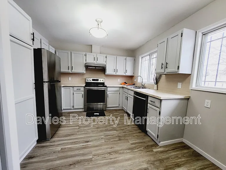 3432 42nd St NW — Photo 2