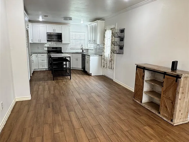 221 Hyta St — Photo 9