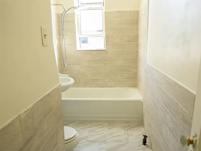 573 Avenue E — Photo 7