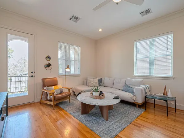 58 Briar Hollow Ln APT 303, Houston, TX 77027