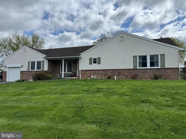 13929 Green Mountain Dr, Maugansville, MD 21767