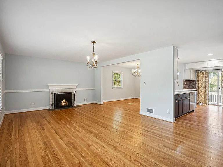 1100 Maple Ave E — Photo 17