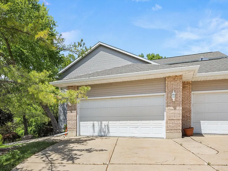 2427 Reynolds Manor Dr #0 — Photo 30