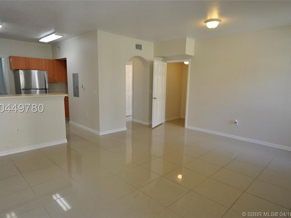 2nd image of 1112 Belmont Ln