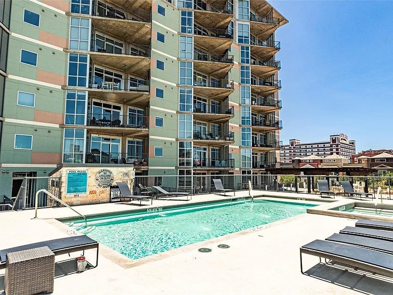 1001 Belleview St #1002 — Photo 15