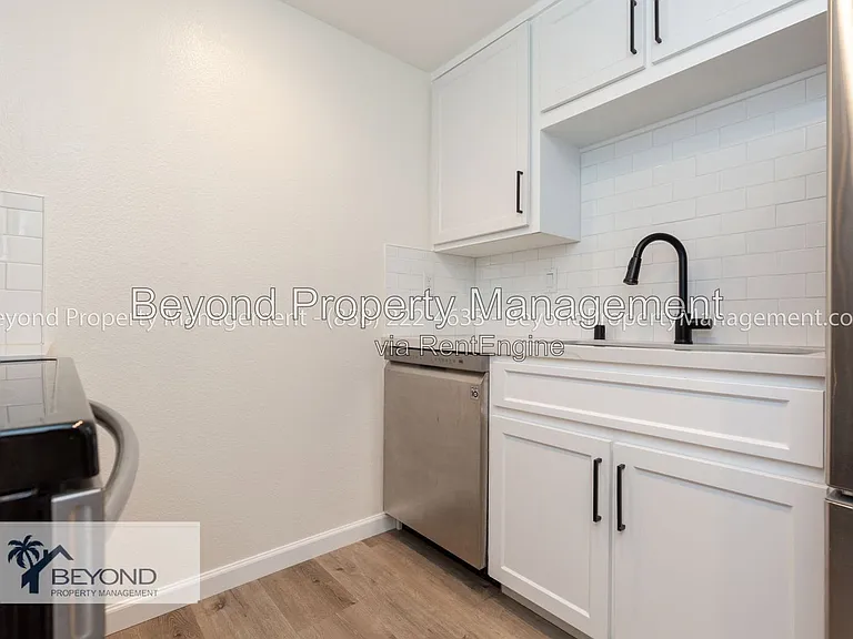 4452 Mentone St #206 — Photo 7