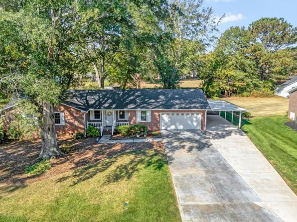202 Wemberly Dr, Simpsonville, SC 29681