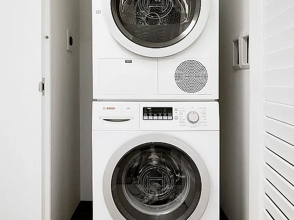 5th image of 70 Pine St APT 3706